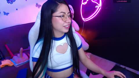 Snapshot of demyanderson_ chatting on December 12, 4:37 am Demy online show from December 12, 4:37 am