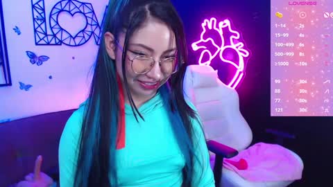 Snapshot of demyanderson_ chatting on December 18, 12:10 am Demy online show from December 18, 12:10 am