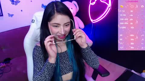 Snapshot of demyanderson_ chatting on January 22, 9:43 pm Demy online show from January 22, 9:43 pm