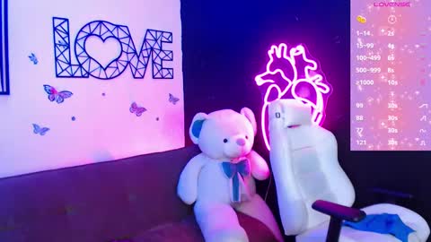 Snapshot of demyanderson_ chatting on February 15, 9:27 am Demy online show from February 15, 9:27 am