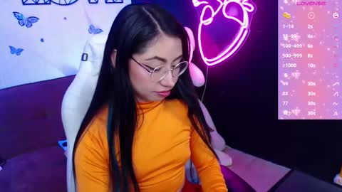 Snapshot of demyanderson_ chatting on February 15, 11:14 pm Demy online show from February 15, 11:14 pm