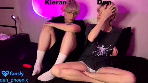 Snapshot of den_phoenix_ chatting on October 27, 8:35 pm Den Shorty online show from October 27, 8:35 pm