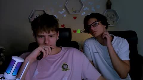 Snapshot of den_rich chatting on September 17, 7:48 pm Den online show from September 17, 7:48 pm