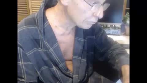 Den  Jet online show from January 6, 10:19 am