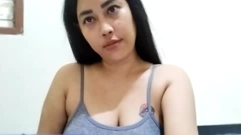 Snapshot of dennabaza chatting on May 7, 5:24 am Sarina online show from May 7, 5:24 am