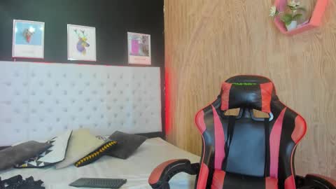 Snapshot of dennyzeans chatting on January 10, 11:12 am dennyzeans online show from January 10, 11:12 am