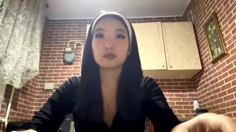 Emma online show from November 11, 2:28 pm