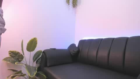 dereck_g online show from April 10, 8:24 pm