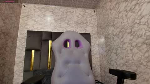 Snapshot of dereck_monroe chatting on January 6, 10:41 am Dereck online show from January 6, 10:41 am