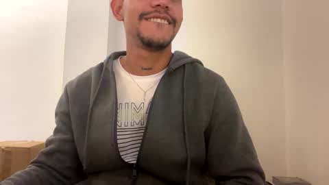 Snapshot of dereck_myers chatting on March 17, 7:50 pm Dereck Myers online show from March 17, 7:50 pm