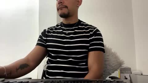 Snapshot of dereck_myers chatting on April 11, 11:53 pm Dereck Myers online show from April 11, 11:53 pm