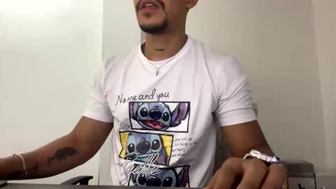 Snapshot of dereck_myers chatting on April 12, 10:48 pm Dereck Myers online show from April 12, 10:48 pm