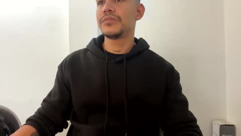 Snapshot of dereck_myers chatting on May 31, 5:15 am Dereck Myers online show from May 31, 5:15 am