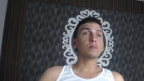 Snapshot of dereck_smithh chatting on June 14, 3:08 am Dereck online show from June 14, 3:08 am