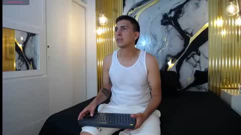 Snapshot of dereck_smithh chatting on July 16, 2:28 am Dereck online show from July 16, 2:28 am