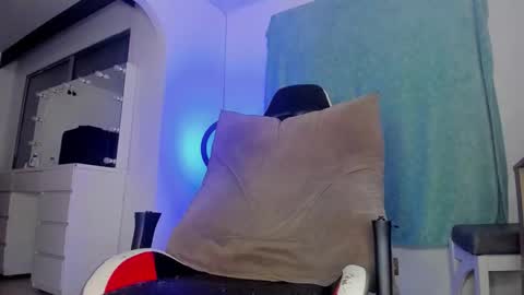 dereckhardd online show from February 11, 10:20 am