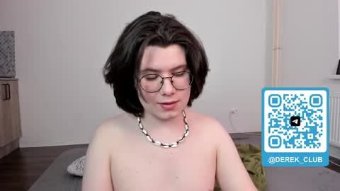 Derek online show from April 10, 11:09 pm