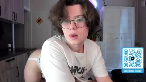 Derek online show from August 6, 5:04 pm