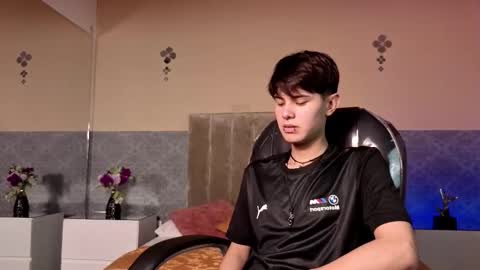 derek_sinn online show from February 11, 8:25 pm