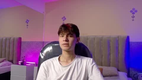 derek_sinn online show from April 7, 8:09 pm