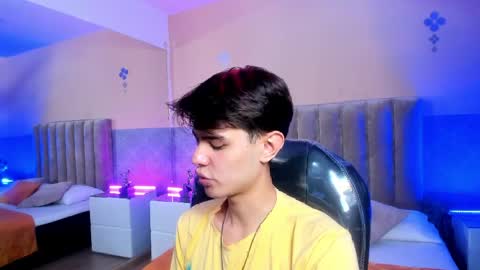 derek_sinn online show from April 14, 7:42 pm