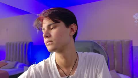 derek_sinn online show from May 21, 8:49 pm