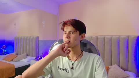 derek_sinn online show from May 22, 8:14 pm