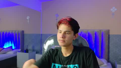 derek_sinn online show from May 24, 9:14 am