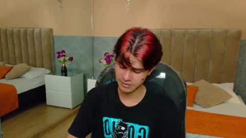 Snapshot of derek_sinn chatting on June 16, 8:33 pm derek_sinn online show from June 16, 8:33 pm