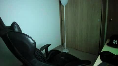 derekmuller11 online show from April 15, 1:45 am