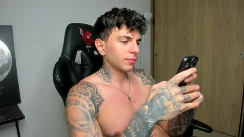 derekmuller11 online show from April 17, 1:41 am