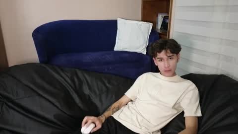 Snapshot of derekswan chatting on November 11, 2:00 am Derek online show from November 11, 2:00 am