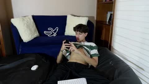 Derek online show from November 21, 9:57 pm