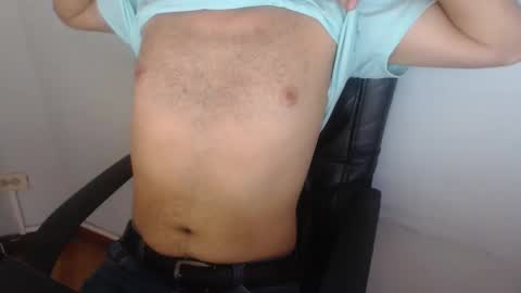 Snapshot of derrik_ chatting on February 17, 3:51 pm online show from February 17, 3:51 pm
