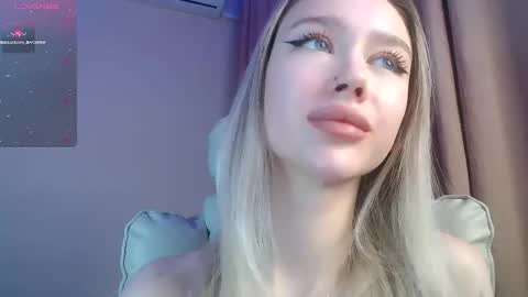 Ari online show from December 18, 5:19 pm