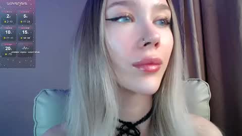 Snapshot of des_ch chatting on February 17, 5:19 pm Ari online show from February 17, 5:19 pm