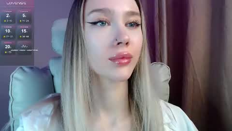 Snapshot of des_ch chatting on February 25, 5:33 pm Ari online show from February 25, 5:33 pm