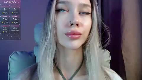 Snapshot of des_ch chatting on March 1, 5:15 pm Ari online show from March 1, 5:15 pm