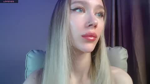 Snapshot of des_ch chatting on April 19, 4:39 pm Ari online show from April 19, 4:39 pm