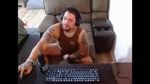 Snapshot of desertadventurer25 chatting on October 10, 6:40 pm desertadventurer25 online show from October 10, 6:40 pm