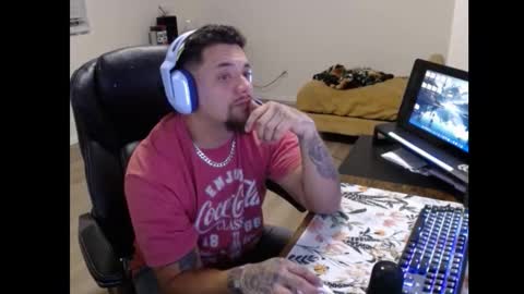 Snapshot of desertadventurer25 chatting on October 19, 8:15 am desertadventurer25 online show from October 19, 8:15 am