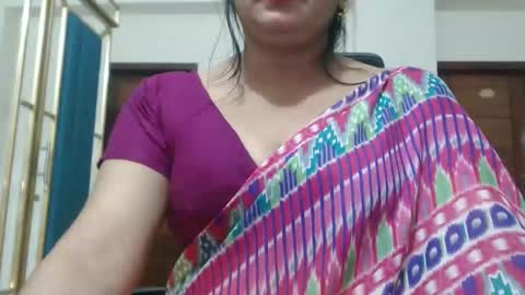 Snapshot of desimaisa130 chatting on April 28, 7:19 pm Maisa online show from April 28, 7:19 pm
