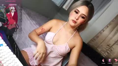 Snapshot of desireedreams_ chatting on August 5, 3:37 pm desireedreams_ online show from August 5, 3:37 pm