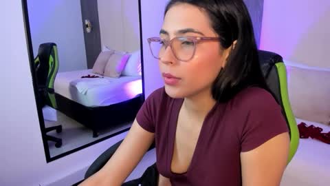 Snapshot of desireee_ chatting on March 25, 12:55 pm desire online show from March 25, 12:55 pm
