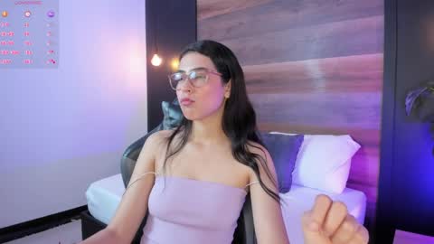Snapshot of desireee_ chatting on April 9, 12:54 pm desire online show from April 9, 12:54 pm