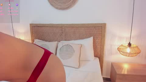 Snapshot of desireee_ chatting on April 21, 1:17 pm desire online show from April 21, 1:17 pm