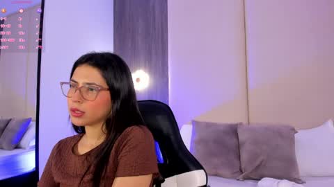 Snapshot of desireee_ chatting on June 8, 1:00 pm desire online show from June 8, 1:00 pm