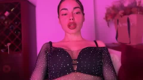 Petitee Desiree online show from April 18, 7:07 pm