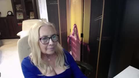Snapshot of desiresofia chatting on July 6, 3:58 pm S O F I A online show from July 6, 3:58 pm