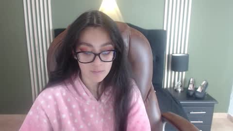 Snapshot of desiring__angel chatting on December 12, 9:58 pm Desiring Angel online show from December 12, 9:58 pm